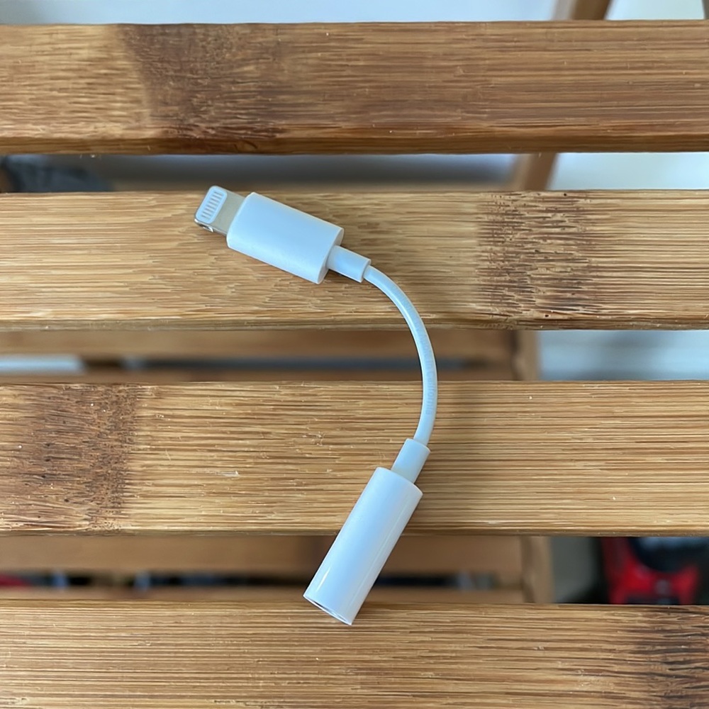 Lightning to 3.5 mm Headphone Adapter
